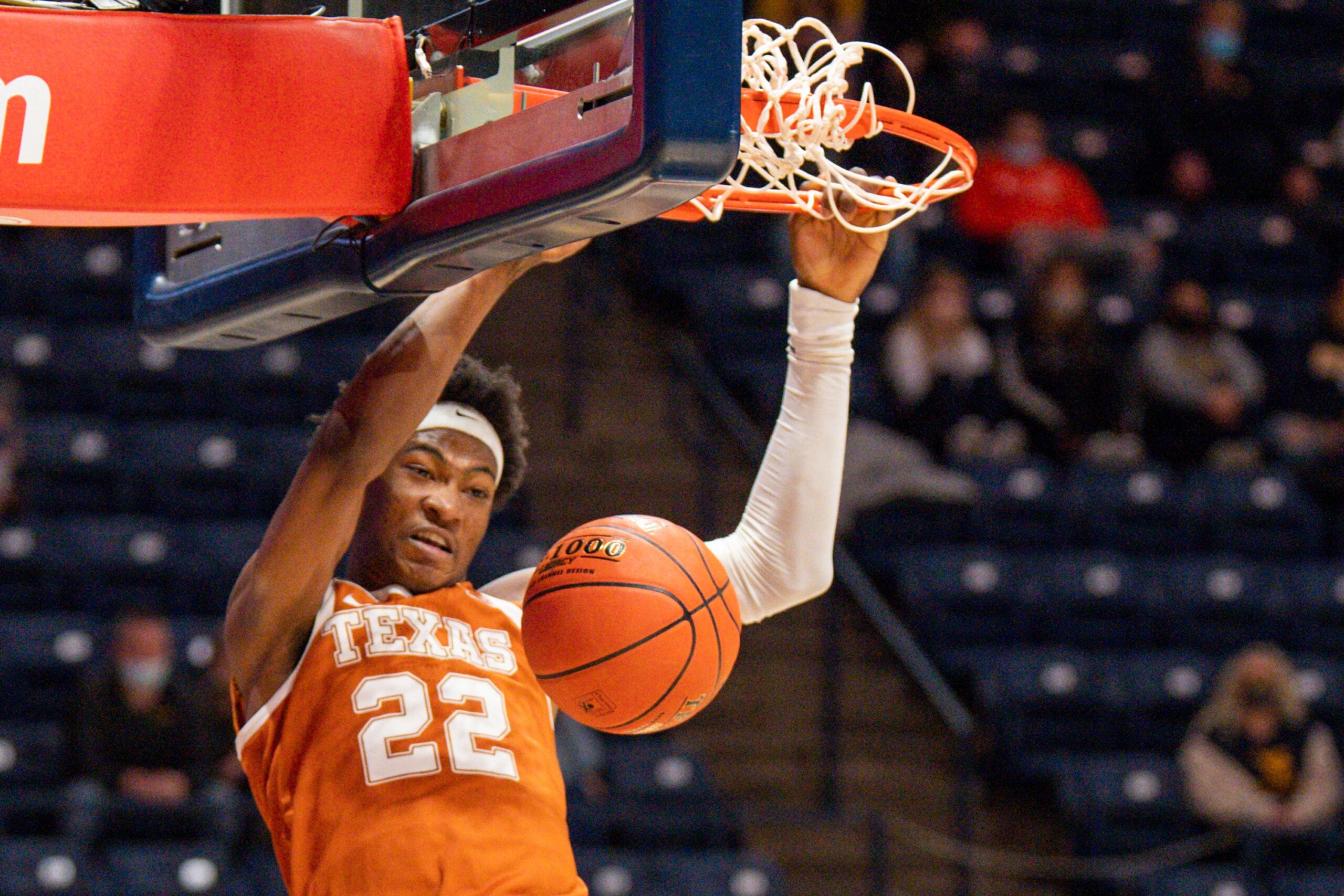 NOTEBOOK: Texas took advantage with too many close shots against West Virginia